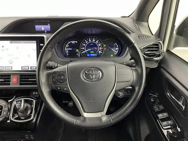 トヨタ ノア ハイブリッド Si ダブルバイビー 埼玉県 2018(平30)年 5.5万km ラグジュアリーホワイトパールクリスタルシャインガラスフレーク 純正１０インチナビ　/バックカメラ　/フリップダウンモニター/ビルトインＥＴＣ　/ドライブレコーダー　/セーフティセンス　/クルーズコントロール　/ミラー型ドラレコ　/シートヒーター　/純正アルミホイール　/オートハイビーム　/ＬＥＤライト