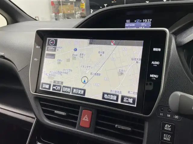 トヨタ ノア ハイブリッド Si ダブルバイビー 埼玉県 2018(平30)年 5.5万km ラグジュアリーホワイトパールクリスタルシャインガラスフレーク 純正１０インチナビ　/バックカメラ　/フリップダウンモニター/ビルトインＥＴＣ　/ドライブレコーダー　/セーフティセンス　/クルーズコントロール　/ミラー型ドラレコ　/シートヒーター　/純正アルミホイール　/オートハイビーム　/ＬＥＤライト