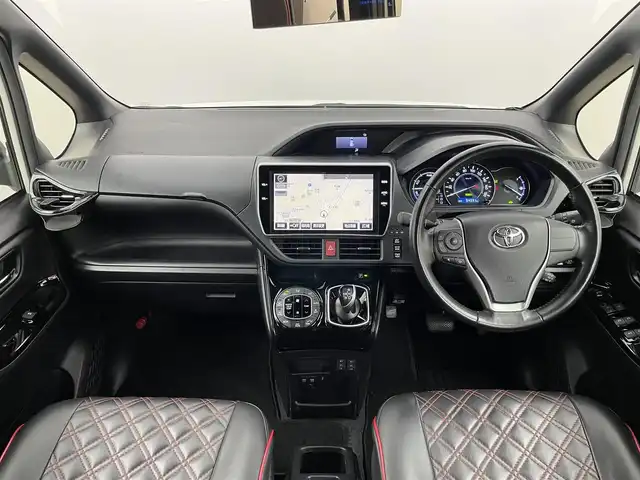 トヨタ ノア ハイブリッド Si ダブルバイビー 埼玉県 2018(平30)年 5.5万km ラグジュアリーホワイトパールクリスタルシャインガラスフレーク 純正１０インチナビ　/バックカメラ　/フリップダウンモニター/ビルトインＥＴＣ　/ドライブレコーダー　/セーフティセンス　/クルーズコントロール　/ミラー型ドラレコ　/シートヒーター　/純正アルミホイール　/オートハイビーム　/ＬＥＤライト