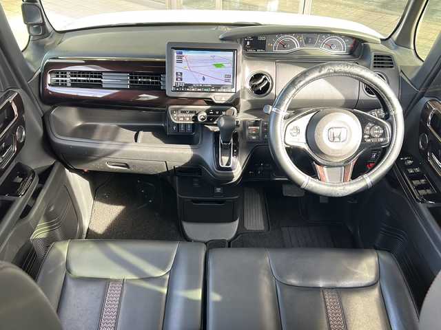 ホンダ Ｎ ＢＯＸ カスタム L コーディネートスタイル 静岡県 2022(令4)年 2.9万km プラチナホワイトパール 純正ナビ/CD/DVD/AM/FM/フルセグTV/ipod/SD/USB/Bluetooth/主要装備/・バックカメラ　/・両側パワースライドドア　/・シートヒーター　/・レーダークルーズコントロール　/・コーナーセンサー　/・スマートキー　/・レーンキープ　/・プッシュスタート　/・ホンダセンシング　/・ＥＴＣ　/・フォグランプ/・純正LEDライト/・衝突軽減システム/・オートライト/・チップアップシート/・横滑り防止装置