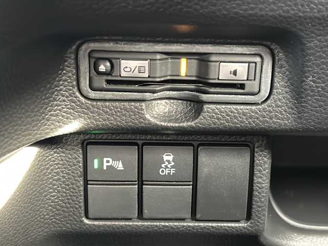 ホンダ Ｎ ＢＯＸ カスタム L コーディネートスタイル 静岡県 2022(令4)年 2.9万km プラチナホワイトパール 純正ナビ/CD/DVD/AM/FM/フルセグTV/ipod/SD/USB/Bluetooth/主要装備/・バックカメラ　/・両側パワースライドドア　/・シートヒーター　/・レーダークルーズコントロール　/・コーナーセンサー　/・スマートキー　/・レーンキープ　/・プッシュスタート　/・ホンダセンシング　/・ＥＴＣ　/・フォグランプ/・純正LEDライト/・衝突軽減システム/・オートライト/・チップアップシート/・横滑り防止装置