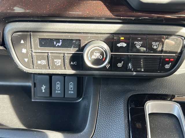 ホンダ Ｎ ＢＯＸ カスタム L コーディネートスタイル 静岡県 2022(令4)年 2.9万km プラチナホワイトパール 純正ナビ/CD/DVD/AM/FM/フルセグTV/ipod/SD/USB/Bluetooth/主要装備/・バックカメラ　/・両側パワースライドドア　/・シートヒーター　/・レーダークルーズコントロール　/・コーナーセンサー　/・スマートキー　/・レーンキープ　/・プッシュスタート　/・ホンダセンシング　/・ＥＴＣ　/・フォグランプ/・純正LEDライト/・衝突軽減システム/・オートライト/・チップアップシート/・横滑り防止装置