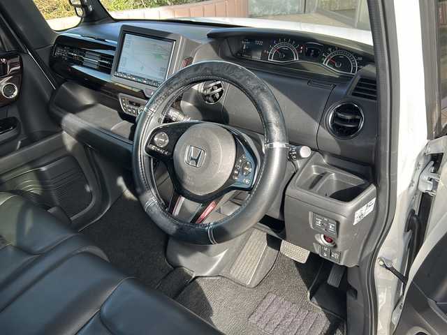 ホンダ Ｎ ＢＯＸ カスタム L コーディネートスタイル 静岡県 2022(令4)年 2.9万km プラチナホワイトパール 純正ナビ/CD/DVD/AM/FM/フルセグTV/ipod/SD/USB/Bluetooth/主要装備/・バックカメラ　/・両側パワースライドドア　/・シートヒーター　/・レーダークルーズコントロール　/・コーナーセンサー　/・スマートキー　/・レーンキープ　/・プッシュスタート　/・ホンダセンシング　/・ＥＴＣ　/・フォグランプ/・純正LEDライト/・衝突軽減システム/・オートライト/・チップアップシート/・横滑り防止装置