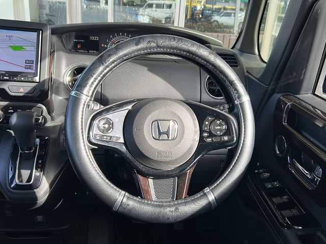 ホンダ Ｎ ＢＯＸ カスタム L コーディネートスタイル 静岡県 2022(令4)年 2.9万km プラチナホワイトパール 純正ナビ/CD/DVD/AM/FM/フルセグTV/ipod/SD/USB/Bluetooth/主要装備/・バックカメラ　/・両側パワースライドドア　/・シートヒーター　/・レーダークルーズコントロール　/・コーナーセンサー　/・スマートキー　/・レーンキープ　/・プッシュスタート　/・ホンダセンシング　/・ＥＴＣ　/・フォグランプ/・純正LEDライト/・衝突軽減システム/・オートライト/・チップアップシート/・横滑り防止装置