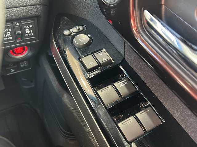 ホンダ Ｎ ＢＯＸ カスタム L コーディネートスタイル 静岡県 2022(令4)年 2.9万km プラチナホワイトパール 純正ナビ/CD/DVD/AM/FM/フルセグTV/ipod/SD/USB/Bluetooth/主要装備/・バックカメラ　/・両側パワースライドドア　/・シートヒーター　/・レーダークルーズコントロール　/・コーナーセンサー　/・スマートキー　/・レーンキープ　/・プッシュスタート　/・ホンダセンシング　/・ＥＴＣ　/・フォグランプ/・純正LEDライト/・衝突軽減システム/・オートライト/・チップアップシート/・横滑り防止装置