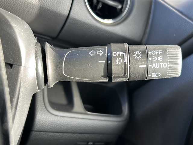 ホンダ Ｎ ＢＯＸ カスタム L コーディネートスタイル 静岡県 2022(令4)年 2.9万km プラチナホワイトパール 純正ナビ/CD/DVD/AM/FM/フルセグTV/ipod/SD/USB/Bluetooth/主要装備/・バックカメラ　/・両側パワースライドドア　/・シートヒーター　/・レーダークルーズコントロール　/・コーナーセンサー　/・スマートキー　/・レーンキープ　/・プッシュスタート　/・ホンダセンシング　/・ＥＴＣ　/・フォグランプ/・純正LEDライト/・衝突軽減システム/・オートライト/・チップアップシート/・横滑り防止装置