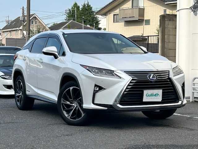レクサス ＲＸ 450h バージョンL 東京都 2017(平29)年 7.7万km ソニッククォーツ 純正SDナビ/（フルセグ/AM/FM/DVD/CD/BT）/パノラミックビューモニター/セーフティシステムプラス/・プリクラッシュセーフティシステム/・レーンキープアシスト/・レーダークルーズコントロール/ブラインドスポットモニター/インテリジェントクリアランスソナー/リアクロストラフィックアラート/角型3眼LEDヘッドランプ/電動リアゲート/全席シートヒーター/D+N席エアシート/ステアリングヒーター/純正20インチアルミ/純正フロアマット/ETC/スペアキー×1　カードキー×1/取扱説明書