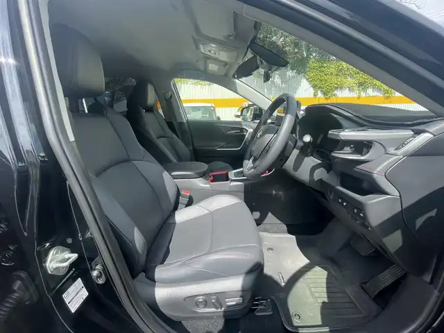 トヨタ ＲＡＶ４ HV アドベンチャー オフロードPKGⅡ 兵庫県 2024(令6)年 1.6万km アティチュードブラックマイカ ワンオーナー/保証書/取扱説明書/純正メモリーナビ/フルセグ/Bluetooth/全方位カメラ/クルーズコントロール/ETC２．０/BSM/ドライブレコーダー前後（SDカードなし）/スマートキー×２/レザーシート/パワーシート/純正アルミホイール/社外フロアマット/ドアミラーカバー（GORI GORI BLACK塗装）/HDMI入力端子