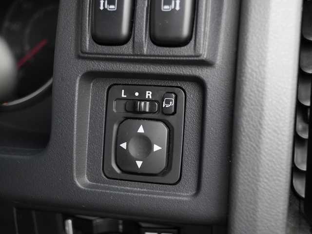 三菱 デリカＤ：５ ROADEST G Power P 道央・札幌 2012(平24)年 9.6万km 黒 (株)IDOMが運営する【じしゃロン札幌豊平店】の自社ローン対象車両になります。こちらは現金ご利用時の価格です。/自社ローンご希望の方は別途その旨お申付け下さい。/・ALPINE Vie-x088V 8インチ WVGA /  HDDナビ/・バックカメラ/・ETC/・フルセグTV/・リアフリップダウンモニター/・左右パワースライドドア/・クルコン/・パトルシフト/・スペアキーあり