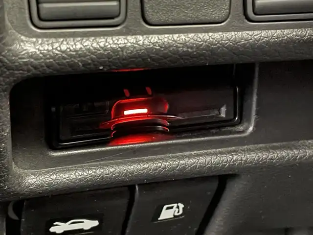 日産 エクストレイル 20X エマージェンシーブレーキ 群馬県 2014(平26)年 5.8万km ダイヤモンドブラック 禁煙車　純正８型ナビ　後席モニター　Ｂカメラ　エマブレ　ダウンヒルコントロール　ＬＥＤヘッドライト　オートライト　シートヒーター　デュアルオートエアコン　コーナーセンサー　ビルトインＥＴＣ　純正アルミ