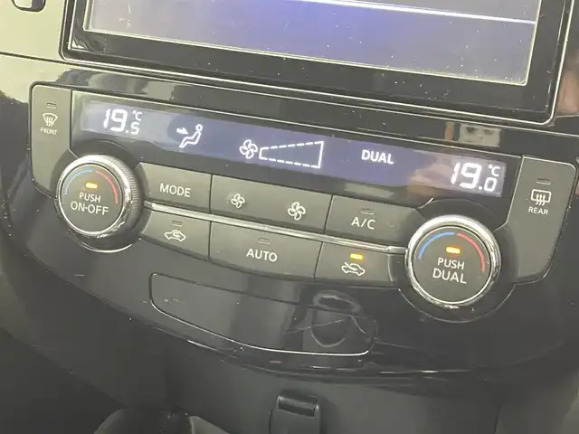 日産 エクストレイル 20X エマージェンシーブレーキ 群馬県 2014(平26)年 5.8万km ダイヤモンドブラック 禁煙車　純正８型ナビ　後席モニター　Ｂカメラ　エマブレ　ダウンヒルコントロール　ＬＥＤヘッドライト　オートライト　シートヒーター　デュアルオートエアコン　コーナーセンサー　ビルトインＥＴＣ　純正アルミ