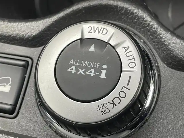 日産 エクストレイル 20X エマージェンシーブレーキ 群馬県 2014(平26)年 5.8万km ダイヤモンドブラック 禁煙車　純正８型ナビ　後席モニター　Ｂカメラ　エマブレ　ダウンヒルコントロール　ＬＥＤヘッドライト　オートライト　シートヒーター　デュアルオートエアコン　コーナーセンサー　ビルトインＥＴＣ　純正アルミ