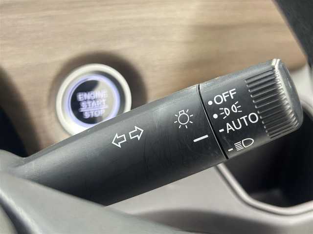 ホンダ フリード G ホンダセンシング 埼玉県 2020(令2)年 4.4万km プラチナホワイトパール 純正メモリナビ　Ｂｌｕｅｔｏｏｔｈ　ＣＤ　ＤＶＤ　フルセグ　ＵＳＢ　ホンダセンシング　前後ドラレコ　ＥＴＣ　両側パワースライドドア　ＬＥＤヘッドライト　アダプティブクルーズコントロール　オートライト　夏タイヤ積載