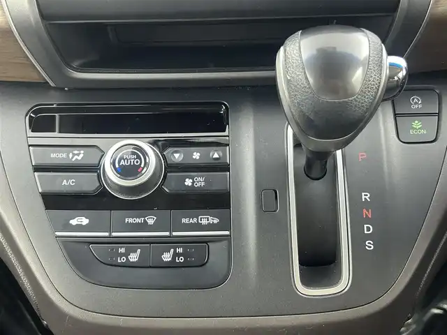 ホンダ フリード G ホンダセンシング 埼玉県 2020(令2)年 4.4万km プラチナホワイトパール 純正メモリナビ　Ｂｌｕｅｔｏｏｔｈ　ＣＤ　ＤＶＤ　フルセグ　ＵＳＢ　ホンダセンシング　前後ドラレコ　ＥＴＣ　両側パワースライドドア　ＬＥＤヘッドライト　アダプティブクルーズコントロール　オートライト　夏タイヤ積載