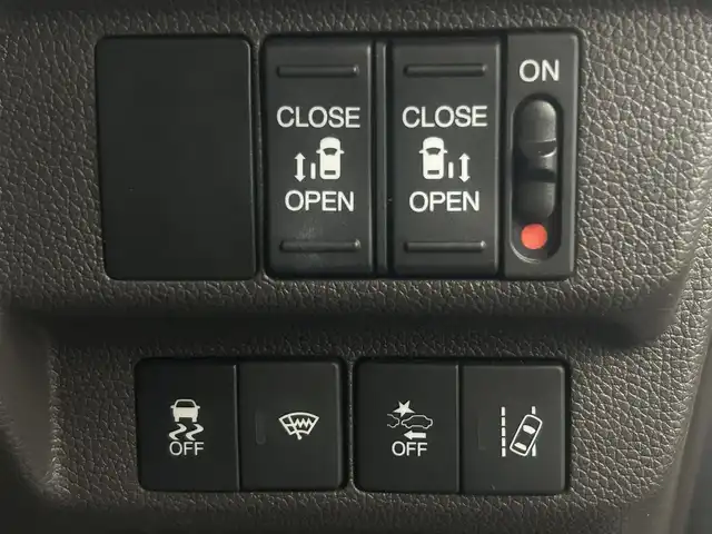 ホンダ フリード G ホンダセンシング 埼玉県 2020(令2)年 4.4万km プラチナホワイトパール 純正メモリナビ　Ｂｌｕｅｔｏｏｔｈ　ＣＤ　ＤＶＤ　フルセグ　ＵＳＢ　ホンダセンシング　前後ドラレコ　ＥＴＣ　両側パワースライドドア　ＬＥＤヘッドライト　アダプティブクルーズコントロール　オートライト　夏タイヤ積載
