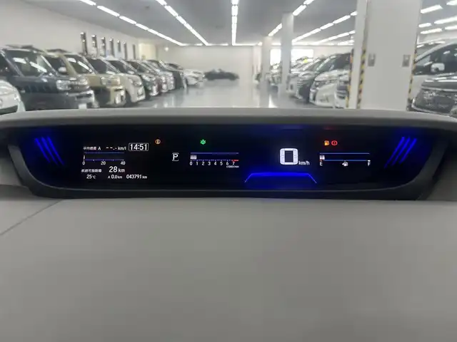ホンダ フリード G ホンダセンシング 埼玉県 2020(令2)年 4.4万km プラチナホワイトパール 純正メモリナビ　Ｂｌｕｅｔｏｏｔｈ　ＣＤ　ＤＶＤ　フルセグ　ＵＳＢ　ホンダセンシング　前後ドラレコ　ＥＴＣ　両側パワースライドドア　ＬＥＤヘッドライト　アダプティブクルーズコントロール　オートライト　夏タイヤ積載