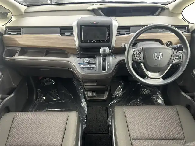 ホンダ フリード G ホンダセンシング 埼玉県 2020(令2)年 4.4万km プラチナホワイトパール 純正メモリナビ　Ｂｌｕｅｔｏｏｔｈ　ＣＤ　ＤＶＤ　フルセグ　ＵＳＢ　ホンダセンシング　前後ドラレコ　ＥＴＣ　両側パワースライドドア　ＬＥＤヘッドライト　アダプティブクルーズコントロール　オートライト　夏タイヤ積載
