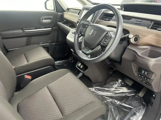 ホンダ フリード G ホンダセンシング 埼玉県 2020(令2)年 4.4万km プラチナホワイトパール 純正メモリナビ　Ｂｌｕｅｔｏｏｔｈ　ＣＤ　ＤＶＤ　フルセグ　ＵＳＢ　ホンダセンシング　前後ドラレコ　ＥＴＣ　両側パワースライドドア　ＬＥＤヘッドライト　アダプティブクルーズコントロール　オートライト　夏タイヤ積載
