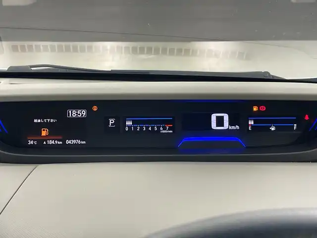 ホンダ フリード G ホンダセンシング 愛知県 2020(令2)年 4.4万km プラチナホワイトパール 禁煙車/純正7インチナビ/（CD/DVD/Bluetooth/フルセグTV/SD/AM/FM)/バックカメラ/ホンダセンシング/・衝突軽減ブレーキ/・レーダークルーズコントロール/・レーンキープアシスト/・オートマチックハイビーム/コーナーセンサー/前後ドライブレコーダー/ETC2.0/シートヒーター/両側パワースライドドア/15インチアルミホイール/純正フロアマット/スマートキー/プッシュスタート/LEDヘッドライト/