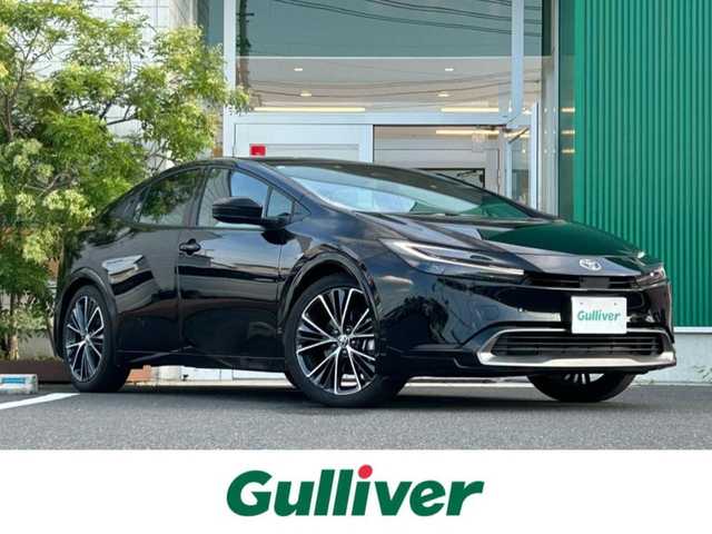 トヨタ プリウス Z 岡山県 2023(令5)年 1万km アティチュードブラックマイカ 純正12.3インチディスプレイオーディオ/　　●Bluetooth/　　●フルセグテレビ/　　●AppleCarPlay/　　●AndroidAuto/デジタルインナーミラー/ステアリングヒーター/メモリー付パワーシート/前席シートヒーター/前席シートベンチレーション/雨滴感応式フロントオートワイパー/充電用USBタイプC端子/ワイヤレス充電器/トヨタセーフティセンス/・プリクラッシュセーフティ/・緊急時操舵支援/・フロントクロストラフィックアラート/・レーンチェンジアシスト/・レーンディパーチャーアラート/・レーントレーシングアシスト/・レーダークルーズコントロール/・アダブティブハイビームアシスト/・オートマチックハイビームアシスト/・ロードサインアシスト/・ドライバー異常時対応システム/・プロアクティブドライビングアシスト/・発進遅れ告知機能/パーキングサポートブレーキ/パノラミックビューモニター/アドバンスドパーク/ブラインドスポットモニター/パワーバックドア/純正19インチAW/純正LEDヘッドライト/電動パーキングブレーキ/ブレーキホールド/パノラマルーフ/
