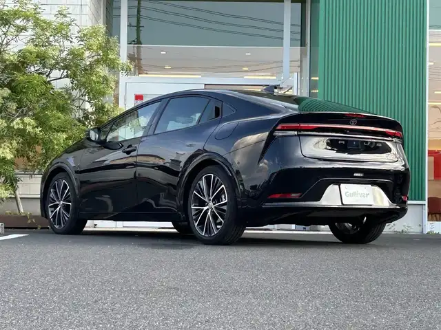 トヨタ プリウス Z 岡山県 2023(令5)年 1万km アティチュードブラックマイカ 純正12.3インチディスプレイオーディオ/　　●Bluetooth/　　●フルセグテレビ/　　●AppleCarPlay/　　●AndroidAuto/デジタルインナーミラー/ステアリングヒーター/メモリー付パワーシート/前席シートヒーター/前席シートベンチレーション/雨滴感応式フロントオートワイパー/充電用USBタイプC端子/ワイヤレス充電器/トヨタセーフティセンス/・プリクラッシュセーフティ/・緊急時操舵支援/・フロントクロストラフィックアラート/・レーンチェンジアシスト/・レーンディパーチャーアラート/・レーントレーシングアシスト/・レーダークルーズコントロール/・アダブティブハイビームアシスト/・オートマチックハイビームアシスト/・ロードサインアシスト/・ドライバー異常時対応システム/・プロアクティブドライビングアシスト/・発進遅れ告知機能/パーキングサポートブレーキ/パノラミックビューモニター/アドバンスドパーク/ブラインドスポットモニター/パワーバックドア/純正19インチAW/純正LEDヘッドライト/電動パーキングブレーキ/ブレーキホールド/パノラマルーフ/