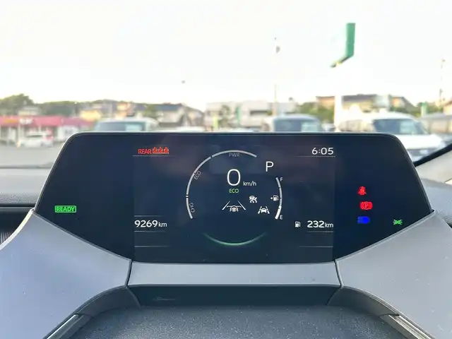 トヨタ プリウス Z 岡山県 2023(令5)年 1万km アティチュードブラックマイカ 純正12.3インチディスプレイオーディオ/　　●Bluetooth/　　●フルセグテレビ/　　●AppleCarPlay/　　●AndroidAuto/デジタルインナーミラー/ステアリングヒーター/メモリー付パワーシート/前席シートヒーター/前席シートベンチレーション/雨滴感応式フロントオートワイパー/充電用USBタイプC端子/ワイヤレス充電器/トヨタセーフティセンス/・プリクラッシュセーフティ/・緊急時操舵支援/・フロントクロストラフィックアラート/・レーンチェンジアシスト/・レーンディパーチャーアラート/・レーントレーシングアシスト/・レーダークルーズコントロール/・アダブティブハイビームアシスト/・オートマチックハイビームアシスト/・ロードサインアシスト/・ドライバー異常時対応システム/・プロアクティブドライビングアシスト/・発進遅れ告知機能/パーキングサポートブレーキ/パノラミックビューモニター/アドバンスドパーク/ブラインドスポットモニター/パワーバックドア/純正19インチAW/純正LEDヘッドライト/電動パーキングブレーキ/ブレーキホールド/パノラマルーフ/