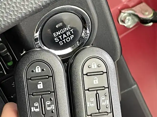 トヨタ ルーミー カスタムG－T 群馬県 2018(平30)年 4.4万km ブラックマイカ/マゼンダベリーメタリック 純正７インチナビ　全方位カメラ　衝突軽減システム　クルーズコントロール　横滑り防止　レーンアシスト　LEDライト　フォグライト　スマートキー　プッシュスタート　純正アルミホイール　禁煙車