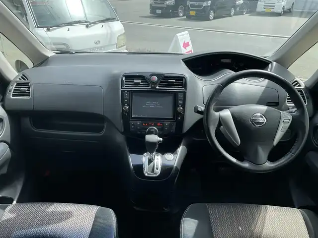 日産 セレナ ハイウェイスター Sハイブリッド 大阪府 2014(平26)年 9.2万km ブリリアントホワイトパール (株)IDOMが運営する【じしゃロン東大阪店】の自社ローン対象車両になります。こちらは現金ご利用時の価格です。/自社ローンご希望の方は別途その旨お申付け下さい。/純正9インチナビゲーション/（フルセグTV/CD/DVD/BT/SD）/アラウンドビューモニター/純正フリップダウンモニター/エマージェンシーブレーキ/ETC/前後コーナーセンサー/アイドリングストップ/左側パワースライドドア/純正16インチアルミホイール/プッシュスタート/スマートキー/スペアキー/純正フロアマット/ドアバイザー/取扱説明書＆保証書