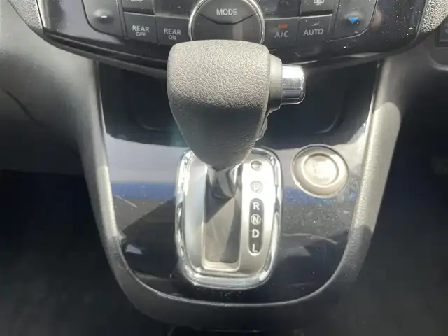 日産 セレナ ハイウェイスター Sハイブリッド 大阪府 2014(平26)年 9.2万km ブリリアントホワイトパール (株)IDOMが運営する【じしゃロン東大阪店】の自社ローン対象車両になります。こちらは現金ご利用時の価格です。/自社ローンご希望の方は別途その旨お申付け下さい。/純正9インチナビゲーション/（フルセグTV/CD/DVD/BT/SD）/アラウンドビューモニター/純正フリップダウンモニター/エマージェンシーブレーキ/ETC/前後コーナーセンサー/アイドリングストップ/左側パワースライドドア/純正16インチアルミホイール/プッシュスタート/スマートキー/スペアキー/純正フロアマット/ドアバイザー/取扱説明書＆保証書