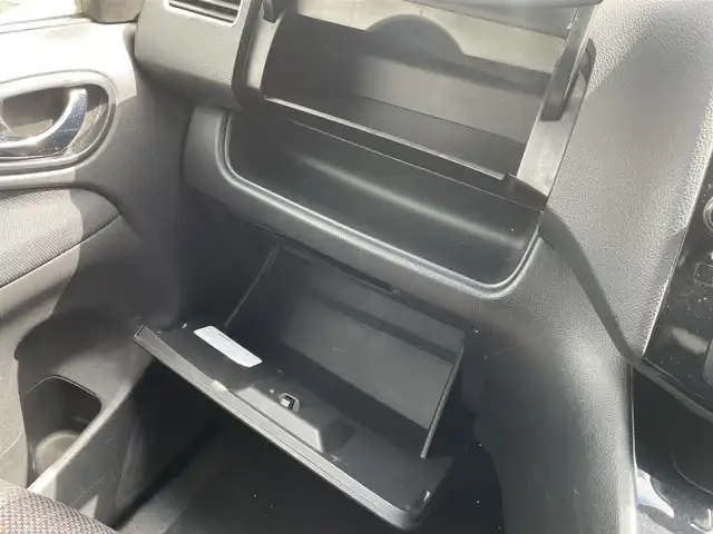 日産 セレナ ハイウェイスター Sハイブリッド 大阪府 2014(平26)年 9.2万km ブリリアントホワイトパール (株)IDOMが運営する【じしゃロン東大阪店】の自社ローン対象車両になります。こちらは現金ご利用時の価格です。/自社ローンご希望の方は別途その旨お申付け下さい。/純正9インチナビゲーション/（フルセグTV/CD/DVD/BT/SD）/アラウンドビューモニター/純正フリップダウンモニター/エマージェンシーブレーキ/ETC/前後コーナーセンサー/アイドリングストップ/左側パワースライドドア/純正16インチアルミホイール/プッシュスタート/スマートキー/スペアキー/純正フロアマット/ドアバイザー/取扱説明書＆保証書