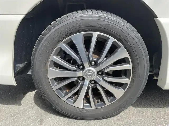 日産 セレナ ハイウェイスター Sハイブリッド 大阪府 2014(平26)年 9.2万km ブリリアントホワイトパール (株)IDOMが運営する【じしゃロン東大阪店】の自社ローン対象車両になります。こちらは現金ご利用時の価格です。/自社ローンご希望の方は別途その旨お申付け下さい。/純正9インチナビゲーション/（フルセグTV/CD/DVD/BT/SD）/アラウンドビューモニター/純正フリップダウンモニター/エマージェンシーブレーキ/ETC/前後コーナーセンサー/アイドリングストップ/左側パワースライドドア/純正16インチアルミホイール/プッシュスタート/スマートキー/スペアキー/純正フロアマット/ドアバイザー/取扱説明書＆保証書