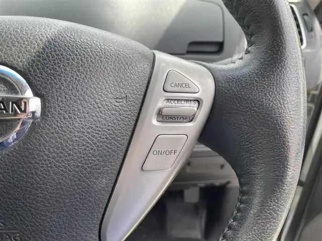 日産 セレナ ハイウェイスター Sハイブリッド 大阪府 2014(平26)年 9.2万km ブリリアントホワイトパール (株)IDOMが運営する【じしゃロン東大阪店】の自社ローン対象車両になります。こちらは現金ご利用時の価格です。/自社ローンご希望の方は別途その旨お申付け下さい。/純正9インチナビゲーション/（フルセグTV/CD/DVD/BT/SD）/アラウンドビューモニター/純正フリップダウンモニター/エマージェンシーブレーキ/ETC/前後コーナーセンサー/アイドリングストップ/左側パワースライドドア/純正16インチアルミホイール/プッシュスタート/スマートキー/スペアキー/純正フロアマット/ドアバイザー/取扱説明書＆保証書