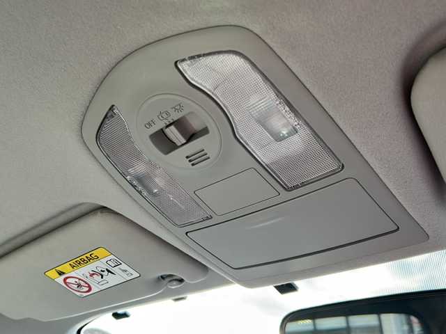 トヨタ プリウス α S チューンブラック 岐阜県 2014(平26)年 10.3万km ホワイトパールクリスタルシャイン 登録時走行距離：102867km/純正SDナビ（NSZT-W62G）/バックカメラ/フルセグテレビ・Bluetoth・CD・DVD/ビルトインETC/レーンキープアシスト/レザーシートカバー/純正フロアマット/LEDヘッドライト/オートライト/純正アルミホイール/プッシュスタート/スマートキー