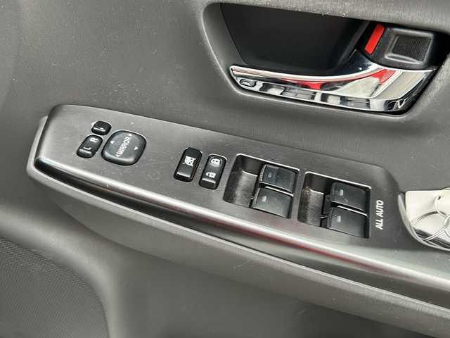 トヨタ プリウス α S チューンブラック 岐阜県 2014(平26)年 10.3万km ホワイトパールクリスタルシャイン 登録時走行距離：102867km/純正SDナビ（NSZT-W62G）/バックカメラ/フルセグテレビ・Bluetoth・CD・DVD/ビルトインETC/レーンキープアシスト/レザーシートカバー/純正フロアマット/LEDヘッドライト/オートライト/純正アルミホイール/プッシュスタート/スマートキー