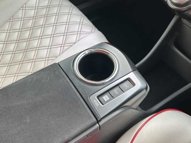 トヨタ プリウス α S チューンブラック 岐阜県 2014(平26)年 10.3万km ホワイトパールクリスタルシャイン 登録時走行距離：102867km/純正SDナビ（NSZT-W62G）/バックカメラ/フルセグテレビ・Bluetoth・CD・DVD/ビルトインETC/レーンキープアシスト/レザーシートカバー/純正フロアマット/LEDヘッドライト/オートライト/純正アルミホイール/プッシュスタート/スマートキー