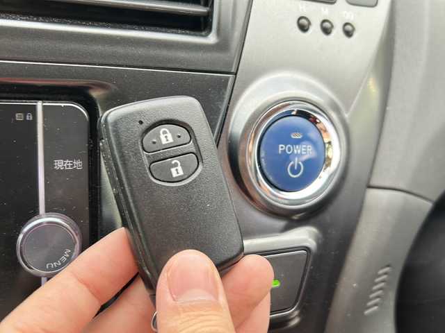 トヨタ プリウス α S チューンブラック 岐阜県 2014(平26)年 10.3万km ホワイトパールクリスタルシャイン 登録時走行距離：102867km/純正SDナビ（NSZT-W62G）/バックカメラ/フルセグテレビ・Bluetoth・CD・DVD/ビルトインETC/レーンキープアシスト/レザーシートカバー/純正フロアマット/LEDヘッドライト/オートライト/純正アルミホイール/プッシュスタート/スマートキー