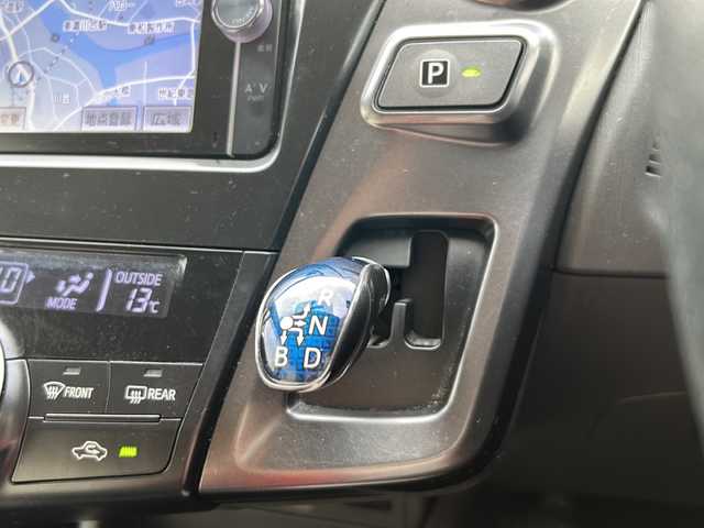 トヨタ プリウス α S チューンブラック 岐阜県 2014(平26)年 10.3万km ホワイトパールクリスタルシャイン 登録時走行距離：102867km/純正SDナビ（NSZT-W62G）/バックカメラ/フルセグテレビ・Bluetoth・CD・DVD/ビルトインETC/レーンキープアシスト/レザーシートカバー/純正フロアマット/LEDヘッドライト/オートライト/純正アルミホイール/プッシュスタート/スマートキー