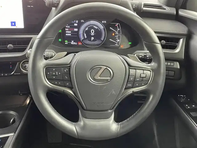 レクサス ＵＸ 250h グレイスフル エクスプローラー 熊本県 2023(令5)年 1万km テレーンカーキマイカM 純正SDナビ/・フルセグTV/BT/FM/AM/全方位カメラ/レクサスセーフティシステム/・衝突軽減ブレーキ/・レーントレーシングアシスト/・ブラインドスポットモニター/・パーキングサポートブレーキ/・クリアランスソナー/・レーダークルーズコントロール/・オートマチックハイビーム/パワーバックドア/ビルトインETC2.0/前後ドライブレコーダー/パドルシフト/ステアリングヒーター/革シート/・D/Nパワーシート/・D/Nシートヒーター/・D/Nシートクーラー/電動パーキング/オートホールド/スマートキー/スペアキー