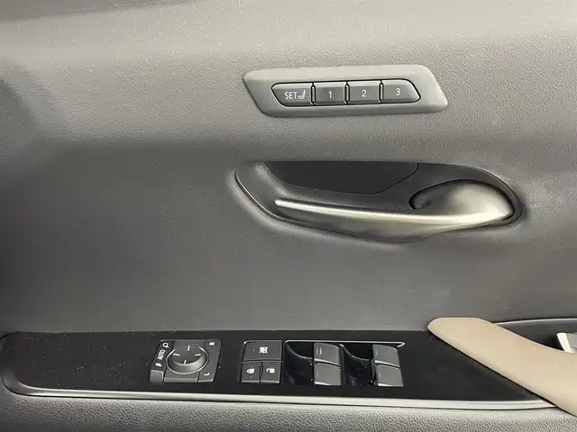 レクサス ＵＸ 250h グレイスフル エクスプローラー 熊本県 2023(令5)年 1万km テレーンカーキマイカM 純正SDナビ/・フルセグTV/BT/FM/AM/全方位カメラ/レクサスセーフティシステム/・衝突軽減ブレーキ/・レーントレーシングアシスト/・ブラインドスポットモニター/・パーキングサポートブレーキ/・クリアランスソナー/・レーダークルーズコントロール/・オートマチックハイビーム/パワーバックドア/ビルトインETC2.0/前後ドライブレコーダー/パドルシフト/ステアリングヒーター/革シート/・D/Nパワーシート/・D/Nシートヒーター/・D/Nシートクーラー/電動パーキング/オートホールド/スマートキー/スペアキー