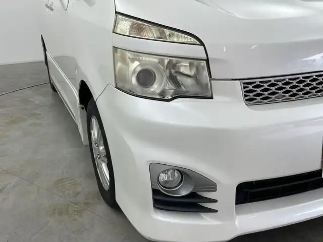 トヨタ ヴォクシー ZS 煌Ⅱ 群馬県 2012(平24)年 8.2万km ホワイトパールクリスタルシャイン 純正８型ナビ　Ｂｌｕｅｔｏｏｔｈ　フルセグ　バックカメラ　両側パワースライドドア　ＨＩＤヘッドライト　オートライト　社外アルミホイール１５インチ　ＥＴＣ　スマートキー　カーテンエアバック　禁煙車