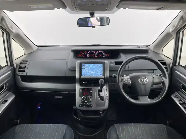 トヨタ ヴォクシー ZS 煌Ⅱ 群馬県 2012(平24)年 8.2万km ホワイトパールクリスタルシャイン 純正８型ナビ　Ｂｌｕｅｔｏｏｔｈ　フルセグ　バックカメラ　両側パワースライドドア　ＨＩＤヘッドライト　オートライト　社外アルミホイール１５インチ　ＥＴＣ　スマートキー　カーテンエアバック　禁煙車