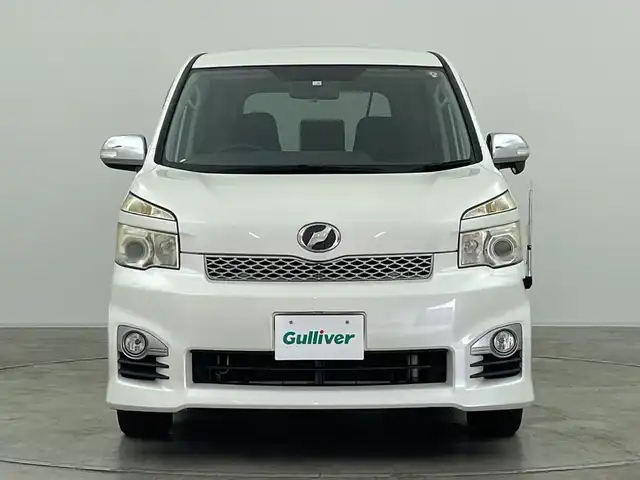 トヨタ ヴォクシー ZS 煌Ⅱ 群馬県 2012(平24)年 8.2万km ホワイトパールクリスタルシャイン 純正８型ナビ　Ｂｌｕｅｔｏｏｔｈ　フルセグ　バックカメラ　両側パワースライドドア　ＨＩＤヘッドライト　オートライト　社外アルミホイール１５インチ　ＥＴＣ　スマートキー　カーテンエアバック　禁煙車