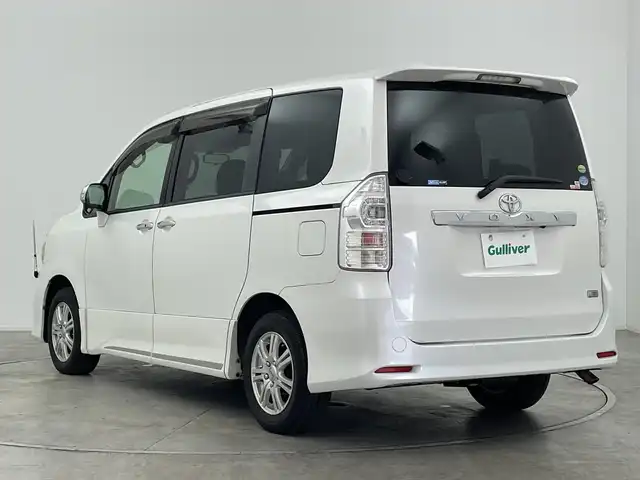 トヨタ ヴォクシー ZS 煌Ⅱ 群馬県 2012(平24)年 8.2万km ホワイトパールクリスタルシャイン 純正８型ナビ　Ｂｌｕｅｔｏｏｔｈ　フルセグ　バックカメラ　両側パワースライドドア　ＨＩＤヘッドライト　オートライト　社外アルミホイール１５インチ　ＥＴＣ　スマートキー　カーテンエアバック　禁煙車