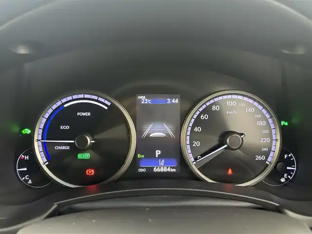 レクサス ＮＸ 300h Fスポーツ 熊本県 2018(平30)年 6.7万km ホワイトノーヴァガラスフレーク 禁煙車　/サンルーフ　/純正SDナビ（ＣＤ・ＤＶＤ・フルセグ・ＢＴ・ＵＳＢ）/全周囲カメラ　/純正ドライブレコーダー　/ＥＴＣ２．０　/レクサスセーフティシステム/・衝突軽減ブレーキ/・レーンキープアシスト/・レーダークルーズコントロール/・ロードサインアシスト/ブラインドスポットモニター/横滑り防止/前席シートヒーター　/ステアリングヒーター　/前席エアーシート/前席パワーシート/メモリシート/置くだけ充電/パワーバックドア/電動格納セカンドシート/ヘッドアップディスプレイ/パドルシフト/チルト＆テレスコピックステアリング/電動パーキング/オートホールド/純正フロアマット/純正１８インチAW/オートライト/アダブティブハイビームアシスト/LEDヘッドライト/フォグランプ/スマートキー/プッシュスタート