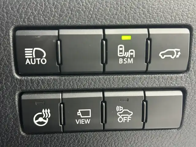 レクサス ＮＸ 300h Fスポーツ 熊本県 2018(平30)年 6.7万km ホワイトノーヴァガラスフレーク 禁煙車　/サンルーフ　/純正SDナビ（ＣＤ・ＤＶＤ・フルセグ・ＢＴ・ＵＳＢ）/全周囲カメラ　/純正ドライブレコーダー　/ＥＴＣ２．０　/レクサスセーフティシステム/・衝突軽減ブレーキ/・レーンキープアシスト/・レーダークルーズコントロール/・ロードサインアシスト/ブラインドスポットモニター/横滑り防止/前席シートヒーター　/ステアリングヒーター　/前席エアーシート/前席パワーシート/メモリシート/置くだけ充電/パワーバックドア/電動格納セカンドシート/ヘッドアップディスプレイ/パドルシフト/チルト＆テレスコピックステアリング/電動パーキング/オートホールド/純正フロアマット/純正１８インチAW/オートライト/アダブティブハイビームアシスト/LEDヘッドライト/フォグランプ/スマートキー/プッシュスタート