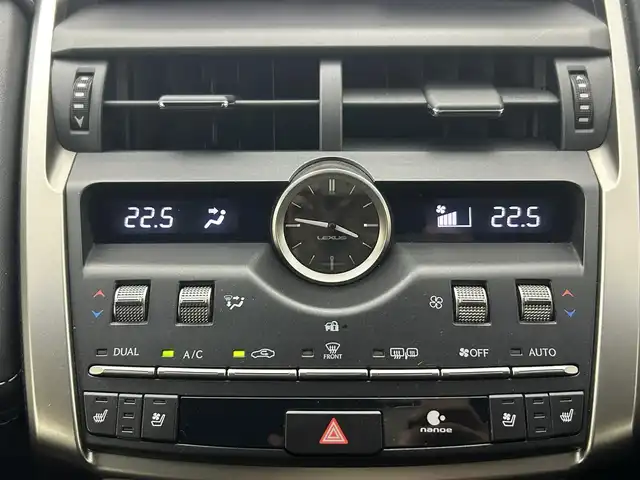 レクサス ＮＸ 300h Fスポーツ 熊本県 2018(平30)年 6.7万km ホワイトノーヴァガラスフレーク 禁煙車　/サンルーフ　/純正SDナビ（ＣＤ・ＤＶＤ・フルセグ・ＢＴ・ＵＳＢ）/全周囲カメラ　/純正ドライブレコーダー　/ＥＴＣ２．０　/レクサスセーフティシステム/・衝突軽減ブレーキ/・レーンキープアシスト/・レーダークルーズコントロール/・ロードサインアシスト/ブラインドスポットモニター/横滑り防止/前席シートヒーター　/ステアリングヒーター　/前席エアーシート/前席パワーシート/メモリシート/置くだけ充電/パワーバックドア/電動格納セカンドシート/ヘッドアップディスプレイ/パドルシフト/チルト＆テレスコピックステアリング/電動パーキング/オートホールド/純正フロアマット/純正１８インチAW/オートライト/アダブティブハイビームアシスト/LEDヘッドライト/フォグランプ/スマートキー/プッシュスタート