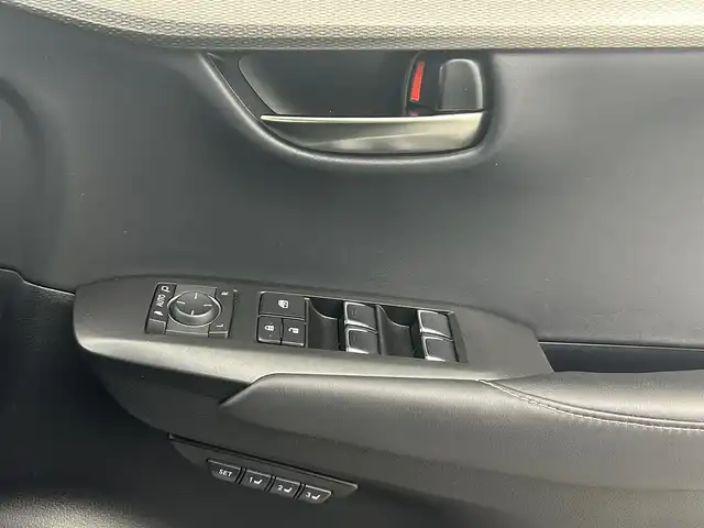 レクサス ＮＸ 300h Fスポーツ 熊本県 2018(平30)年 6.7万km ホワイトノーヴァガラスフレーク 禁煙車　/サンルーフ　/純正SDナビ（ＣＤ・ＤＶＤ・フルセグ・ＢＴ・ＵＳＢ）/全周囲カメラ　/純正ドライブレコーダー　/ＥＴＣ２．０　/レクサスセーフティシステム/・衝突軽減ブレーキ/・レーンキープアシスト/・レーダークルーズコントロール/・ロードサインアシスト/ブラインドスポットモニター/横滑り防止/前席シートヒーター　/ステアリングヒーター　/前席エアーシート/前席パワーシート/メモリシート/置くだけ充電/パワーバックドア/電動格納セカンドシート/ヘッドアップディスプレイ/パドルシフト/チルト＆テレスコピックステアリング/電動パーキング/オートホールド/純正フロアマット/純正１８インチAW/オートライト/アダブティブハイビームアシスト/LEDヘッドライト/フォグランプ/スマートキー/プッシュスタート