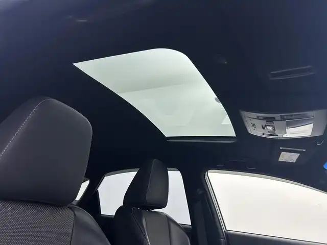 レクサス ＮＸ 300h Fスポーツ 熊本県 2018(平30)年 6.7万km ホワイトノーヴァガラスフレーク 禁煙車　/サンルーフ　/純正SDナビ（ＣＤ・ＤＶＤ・フルセグ・ＢＴ・ＵＳＢ）/全周囲カメラ　/純正ドライブレコーダー　/ＥＴＣ２．０　/レクサスセーフティシステム/・衝突軽減ブレーキ/・レーンキープアシスト/・レーダークルーズコントロール/・ロードサインアシスト/ブラインドスポットモニター/横滑り防止/前席シートヒーター　/ステアリングヒーター　/前席エアーシート/前席パワーシート/メモリシート/置くだけ充電/パワーバックドア/電動格納セカンドシート/ヘッドアップディスプレイ/パドルシフト/チルト＆テレスコピックステアリング/電動パーキング/オートホールド/純正フロアマット/純正１８インチAW/オートライト/アダブティブハイビームアシスト/LEDヘッドライト/フォグランプ/スマートキー/プッシュスタート