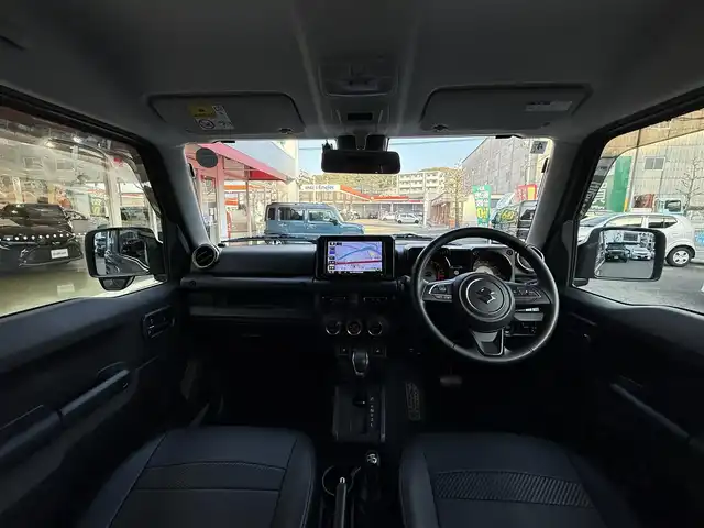 スズキ ジムニー XC 長崎県 2022(令4)年 1.7万km ミディアムグレー 衝突被害軽減ブレーキ/クルーズコントロール/レーンキープアシスト/ディーラーOP/メモリナビ【CN-RZ875】/・Bluetooth接続/・フルセグTV/・DVD再生/シートヒーター/革調シートカバー/ドライブレコーダー/ダウンヒルアシスト/LEDオートヘッドライト/ヘッドライトウォッシャー/ステアリングスイッチ/横すべり防止装置/アイドリングストップ/純正マッドガード/社外テールランプカバー