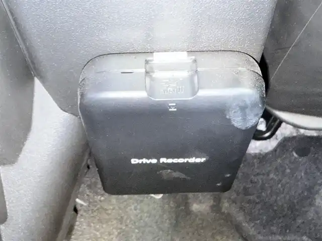 スズキ ジムニー XC 長崎県 2022(令4)年 1.7万km ミディアムグレー 衝突被害軽減ブレーキ/クルーズコントロール/レーンキープアシスト/ディーラーOP/メモリナビ【CN-RZ875】/・Bluetooth接続/・フルセグTV/・DVD再生/シートヒーター/革調シートカバー/ドライブレコーダー/ダウンヒルアシスト/LEDオートヘッドライト/ヘッドライトウォッシャー/ステアリングスイッチ/横すべり防止装置/アイドリングストップ/純正マッドガード/社外テールランプカバー